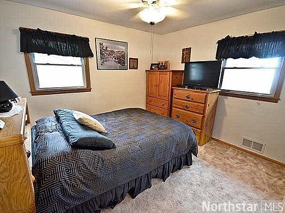5th image of 151 Hurley Avenue E