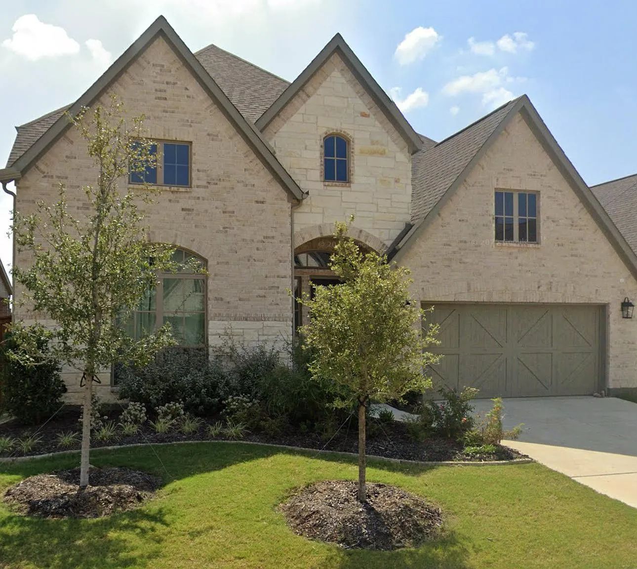 4 bed, 3500 sqft, $4,400 — Photo 1