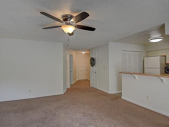 5th image of 813 Seawinds Ln #8