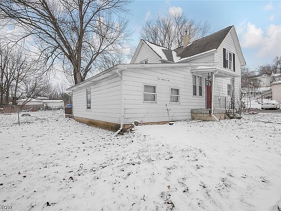 3rd image of 301 Locust St