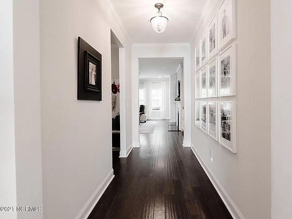 3rd image of 580 Avenue Of The Carolinas