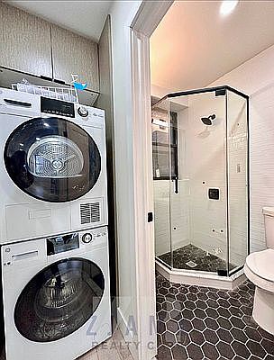 2nd image of 2108 Regent Pl #E2