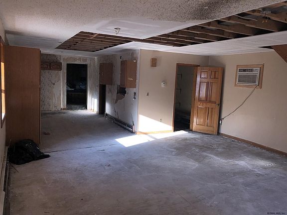 2nd image of 117 Columbia St
