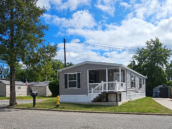 30 Mobile Ln, Toms River, NJ 08755