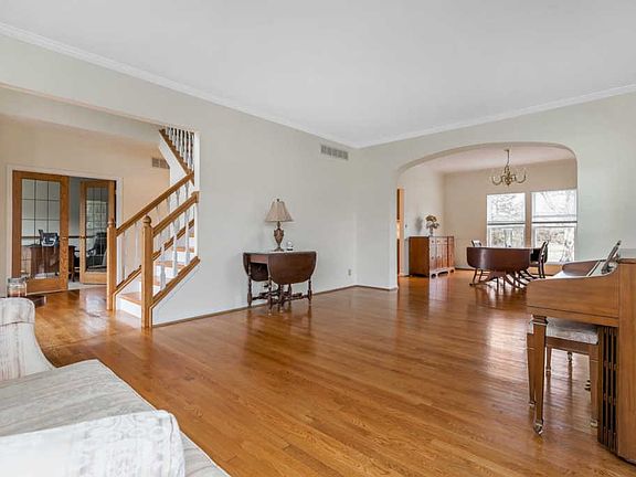 4th image of 5017 Silvermine Ct