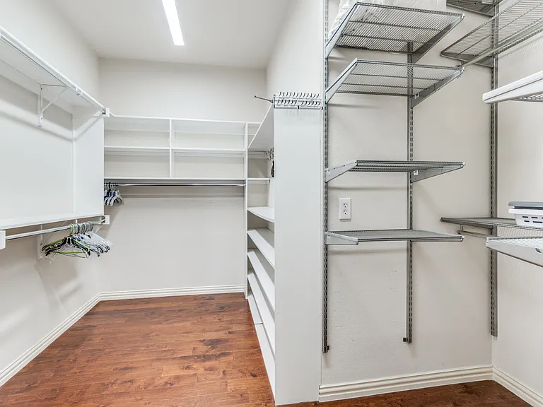 7110 Waterbury Dr — Photo 14
