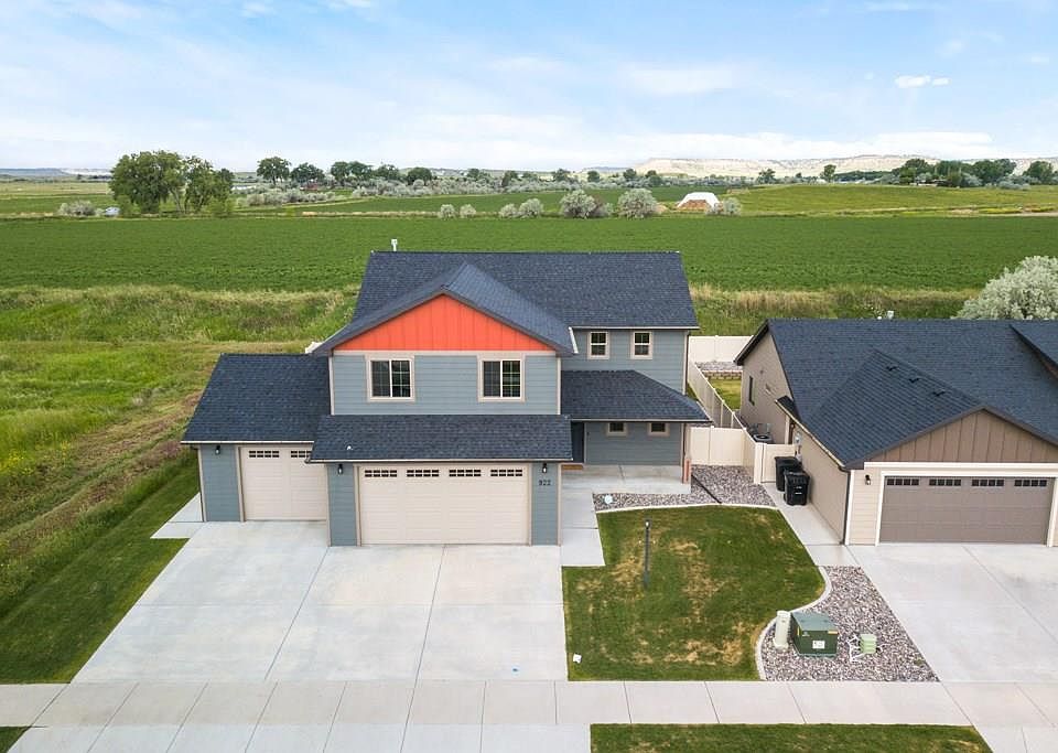 1st image of 922 Blackberry Way