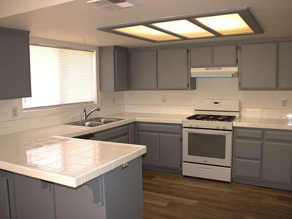4th image of 8436 Catalpa Ave