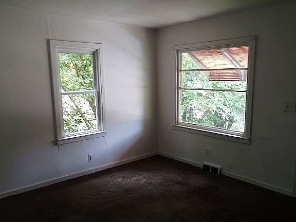 3rd image of 704 S Greenview Ave