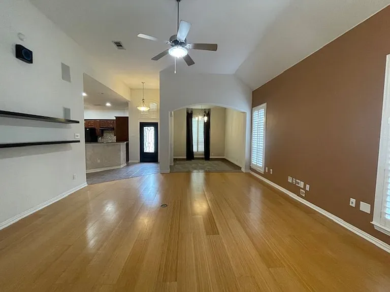 408 Hideaway Ct — Photo 11