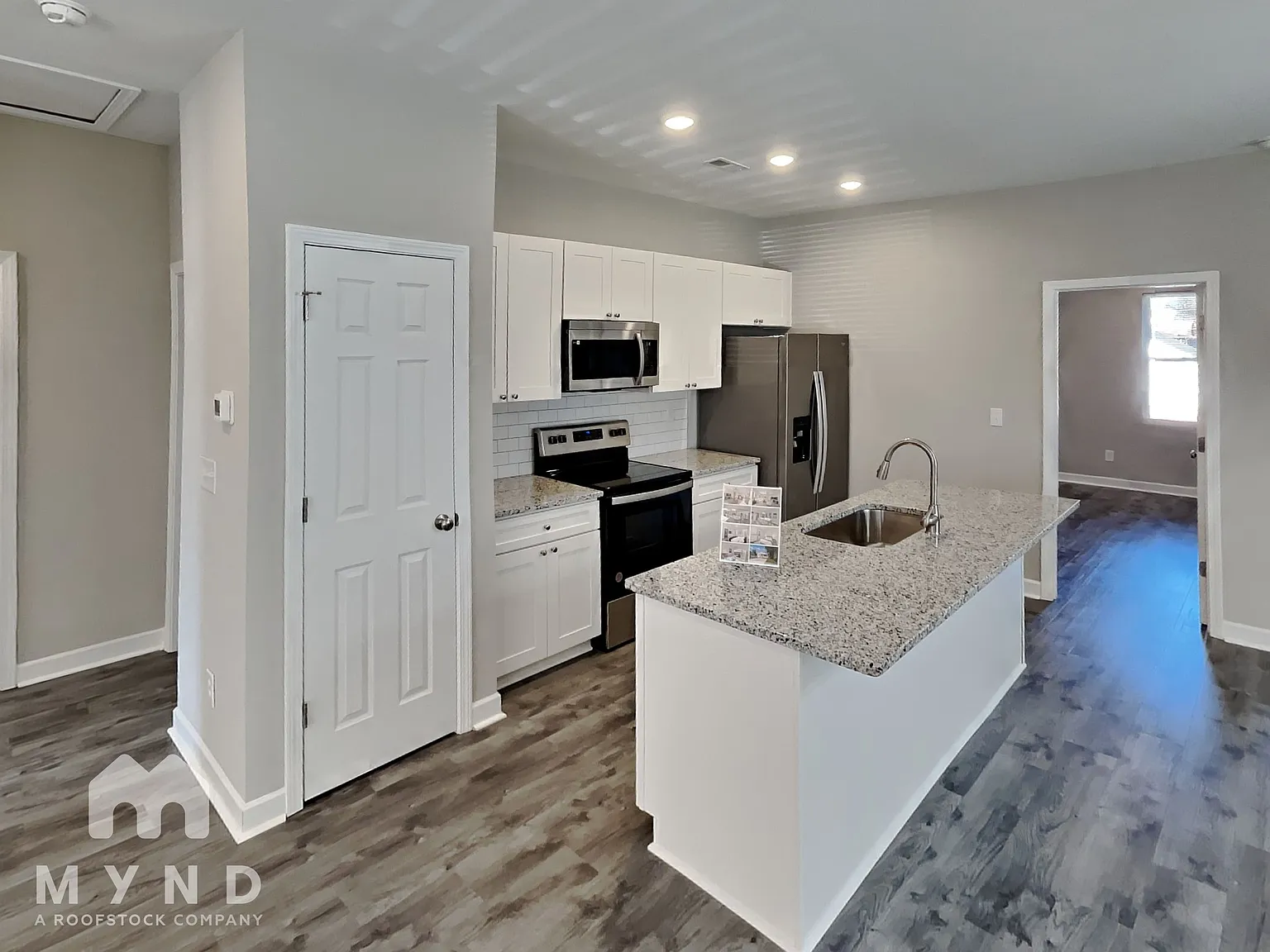3 bed, 2.0 bath, 1360 sqft, $1,645 — Photo 3