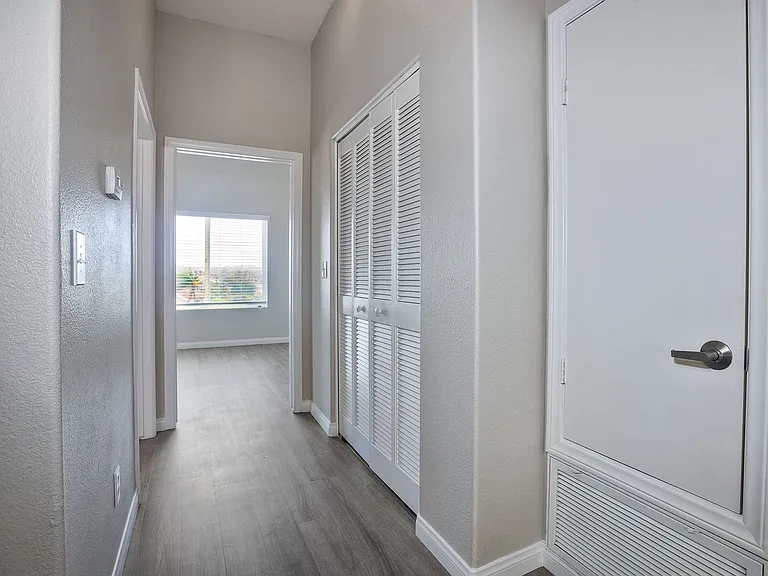 Harborview Apartments — Photo 30