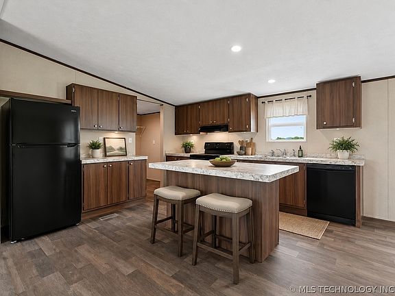 5th image of 16130 Harper Ln