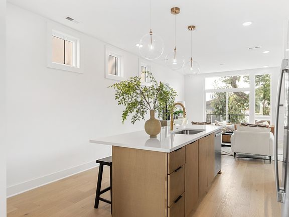 4th image of 3010 Edwin Cir