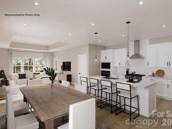 2nd image of 2040 Fernway Dr