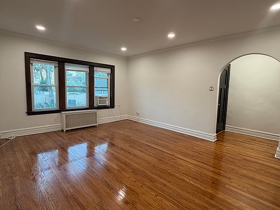 3rd image of 1419 W Touhy Ave APT 7