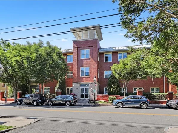 341 Thames St Unit 101, Bristol, RI 02809