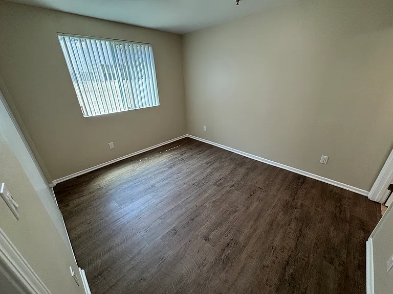 6842 Morella Ave #3 — Photo 35