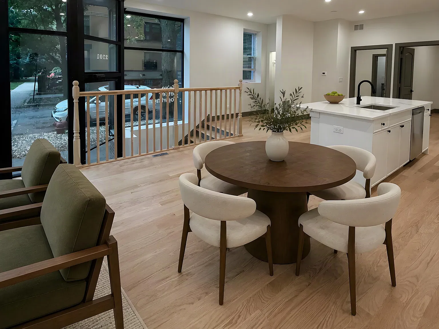 3 bed, 3.5 bath, 2000 sqft, $4,800 — Photo 3