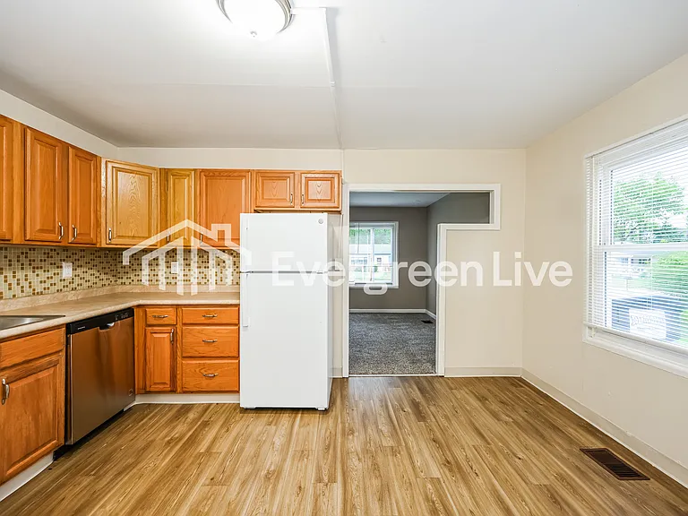 4325 Beechmont Dr — Photo 4