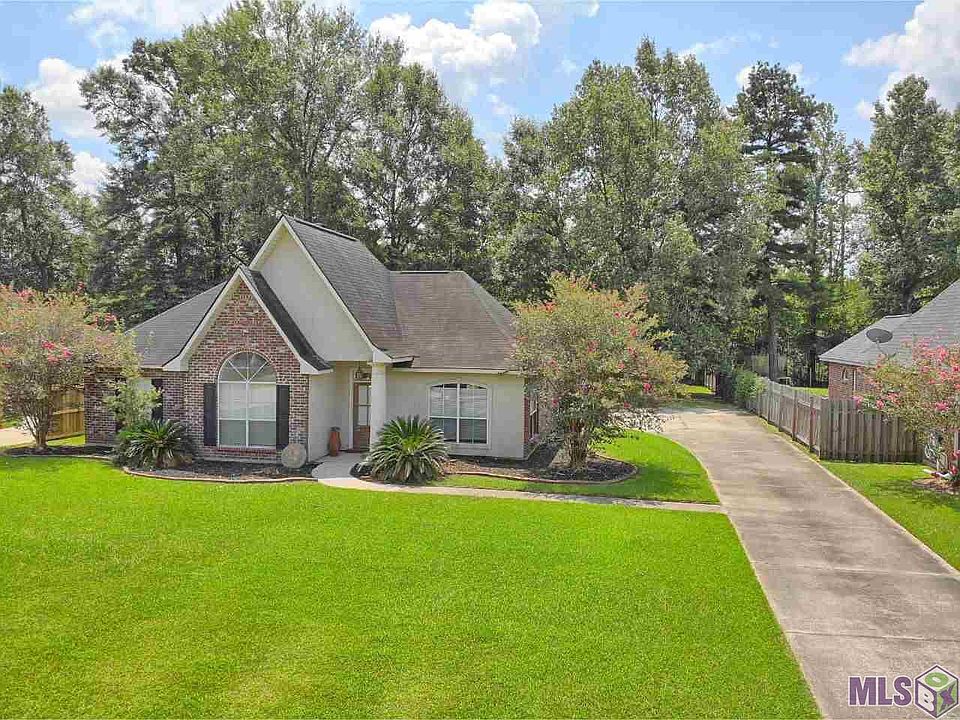 1st image of 8098 Versailles Ave