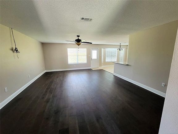 4th image of 155 Tammy Dr