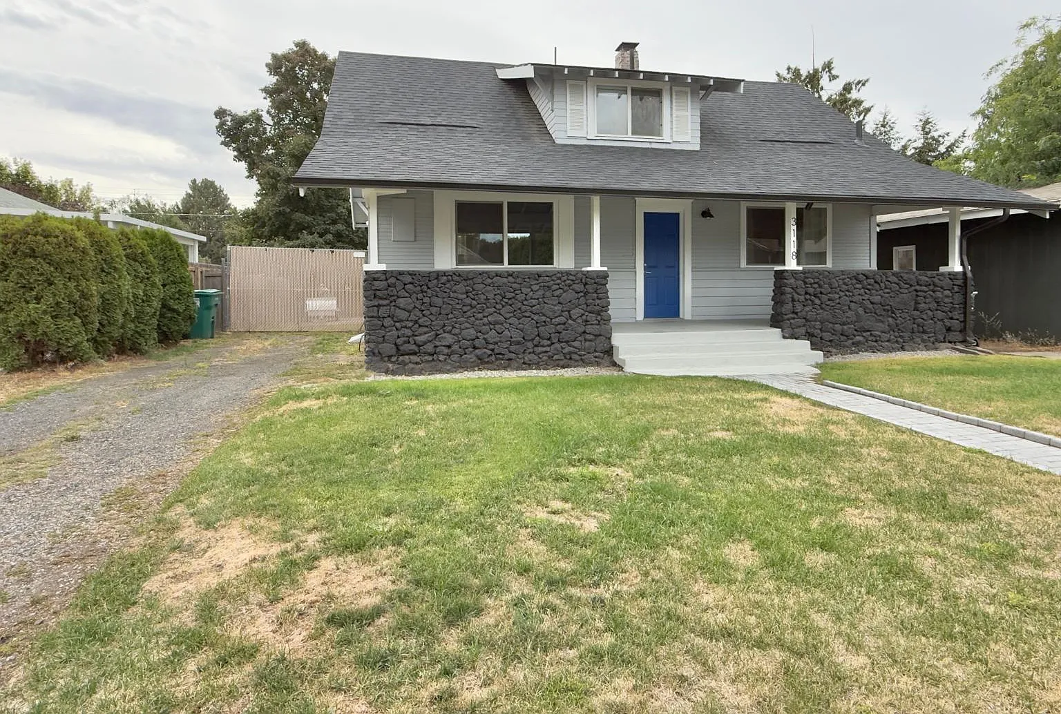 3 bed, 1.5 bath, 1518 sqft, $2,395 — Photo 2