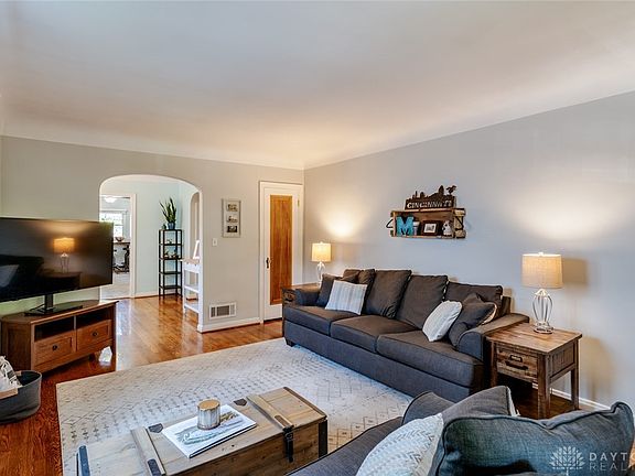 3rd image of 6305 Fairhurst Ave