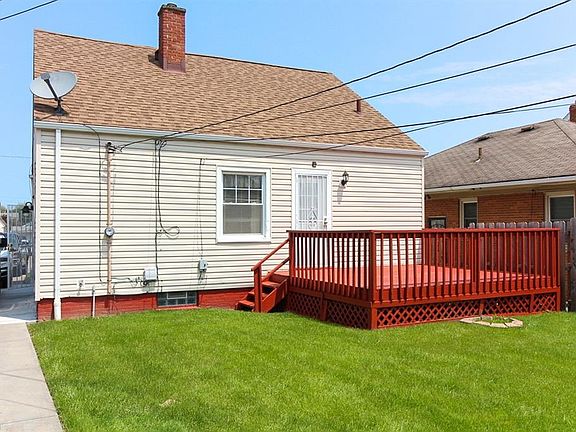 5th image of 10716 Vernon Ave
