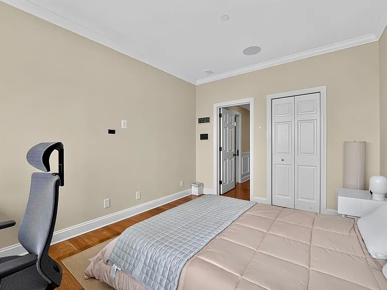 10 E Lee St #2305 — Photo 25