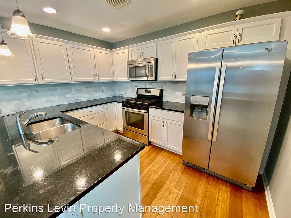 1st image of 2424 Lyndale Ave S Unit 3
