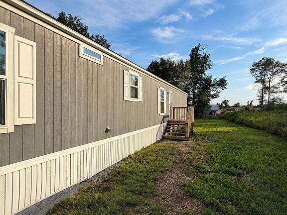 2nd image of 1221 Road 5500