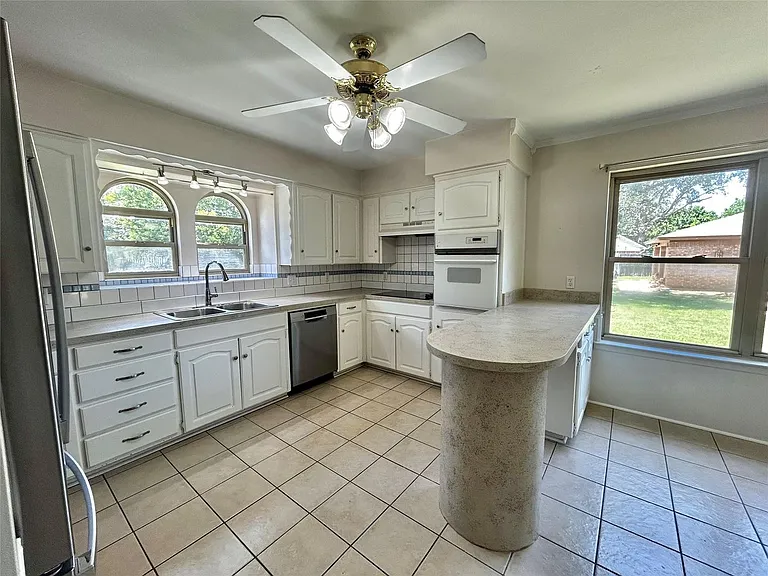 6209 Gayle Dr — Photo 7