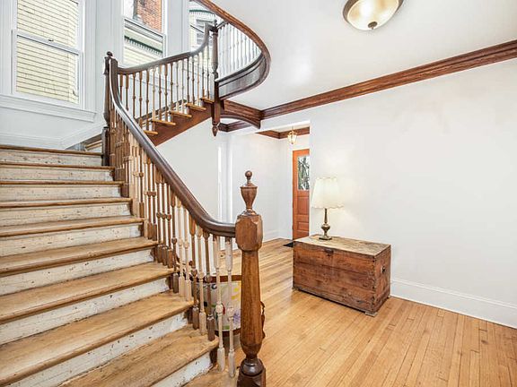 3rd image of 2717 N Hackett Ave #2715