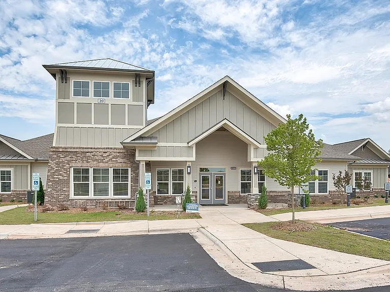 Pines at Glen Laurel Luxury Apartments — Photo 22