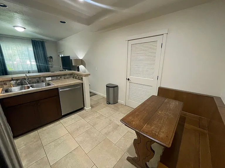 819 NW Wheelock Pl #819 — Photo 40