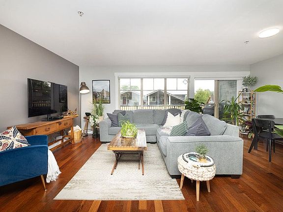 2nd image of 414 Gower Point Rd #105