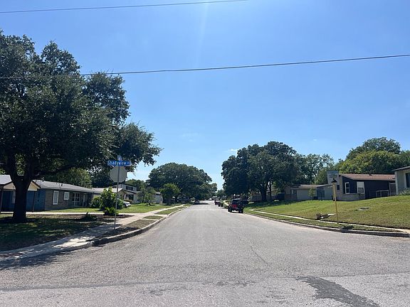 5th image of 226 E Crestline Dr