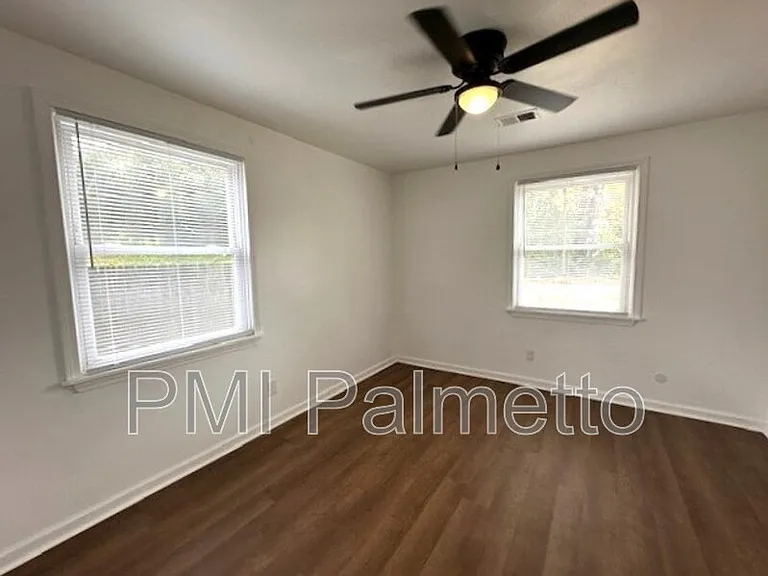 1319 Hendrix St — Photo 7