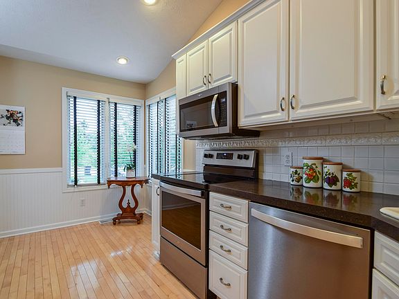 5th image of 2518 Highridge Ln SE #34