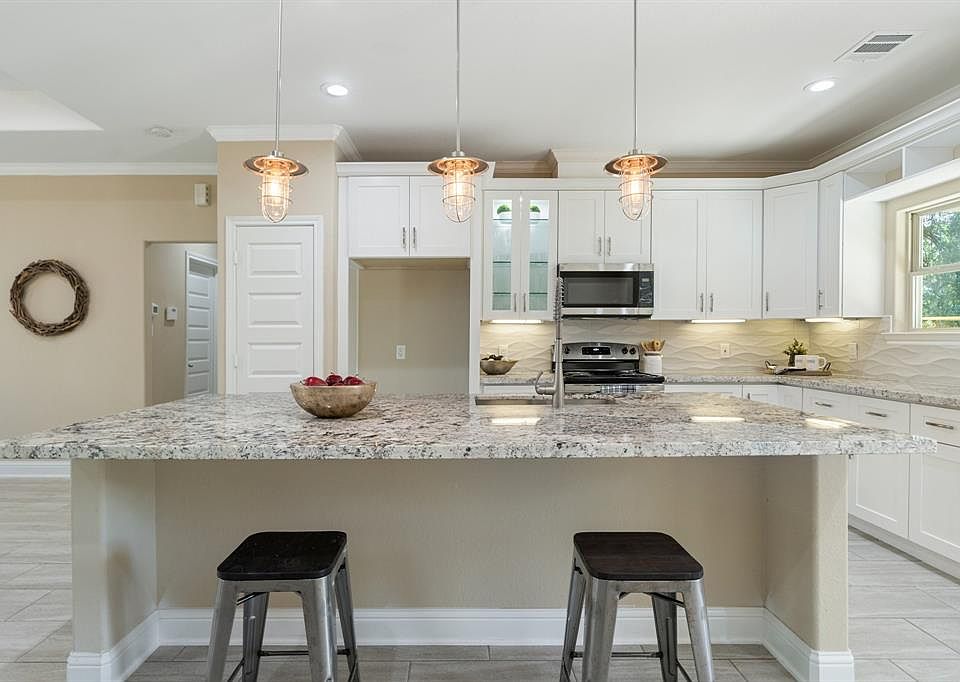 1st image of 30427 Meadow Wood Dr