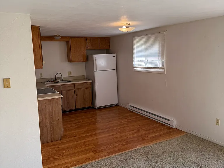 661 Grove Ln — Photo 3