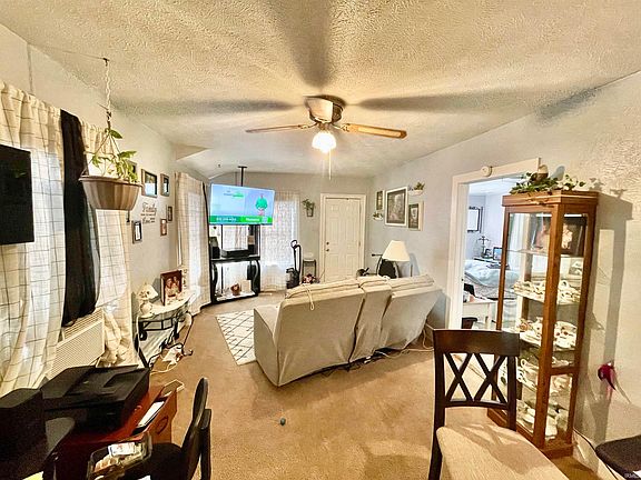 3rd image of 1122 W 8th St