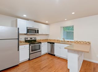 1305 N 41st St APT 2, Seattle, WA 98103