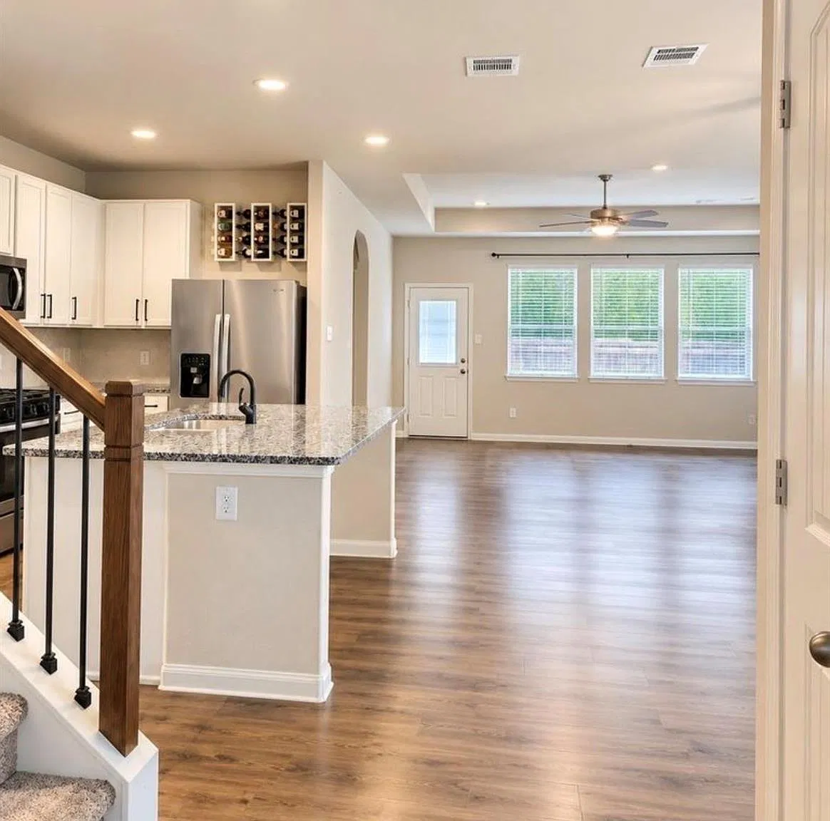 3 bed, 2.5 bath, 2225 sqft, $2,600 — Photo 3