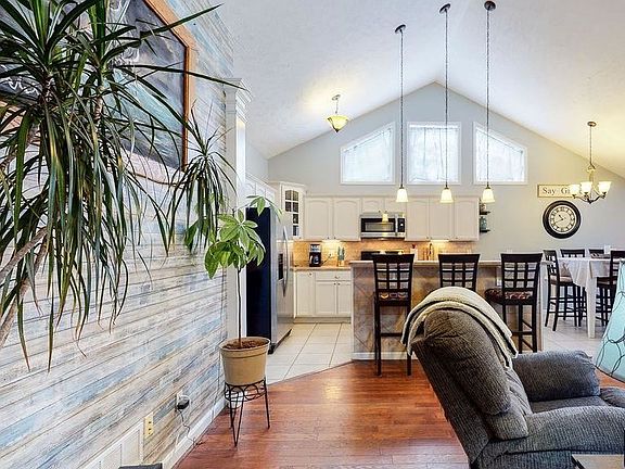 4th image of 15144 Woodsong Dr