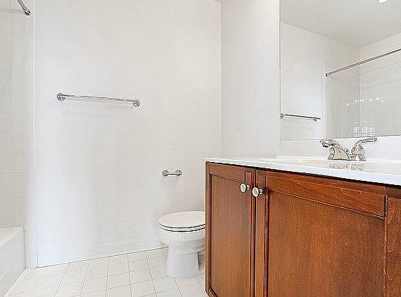 4th image of 1201 S Prairie Ave APT 4206