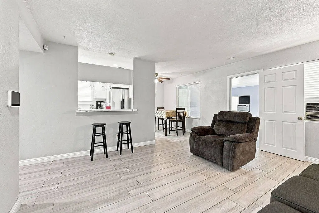 45554 6th St E in Lancaster, CA 93535 — Photo 4