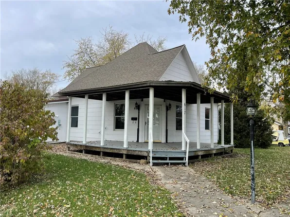617 S 6th St, Sullivan, IL 61951