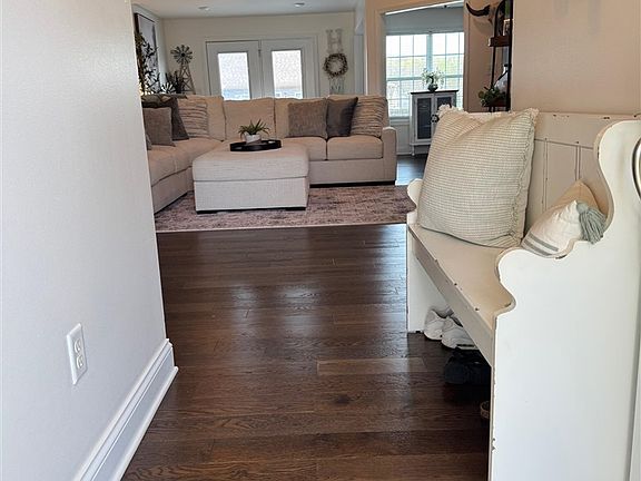 3rd image of 7163 Seagraves Ct